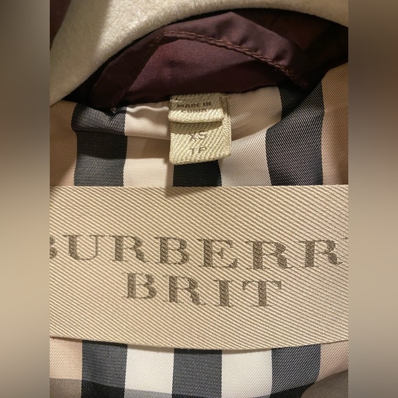 SOLD-Burberry Brit |Winterleigh Puffer Coat
Burgundy | XS | w/ belt + hood - Picture 5 of 9